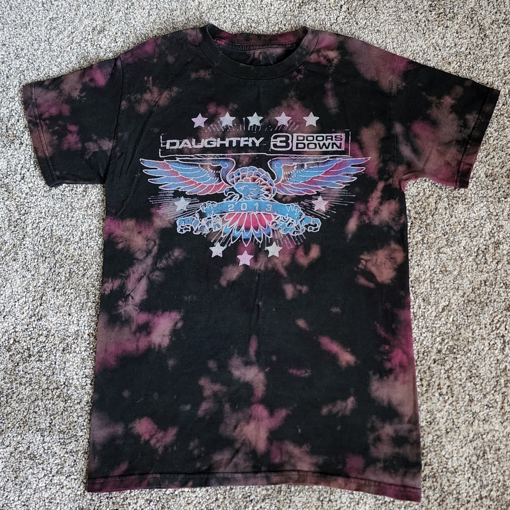 Daughtry and 3 doors down concert tee
